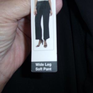 Black Wide Leg Relaxed Fit Cropped Pants NWT  Size 12/14